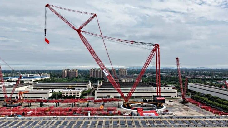 China's giant crane for nuclear power plant construction