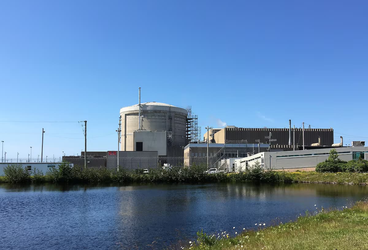 Heavy water leak at Point Lepreau