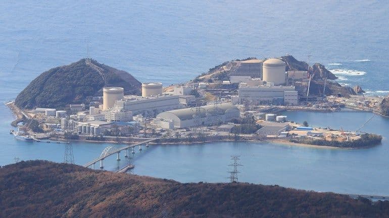 Steam leak shuts down Mihama 3