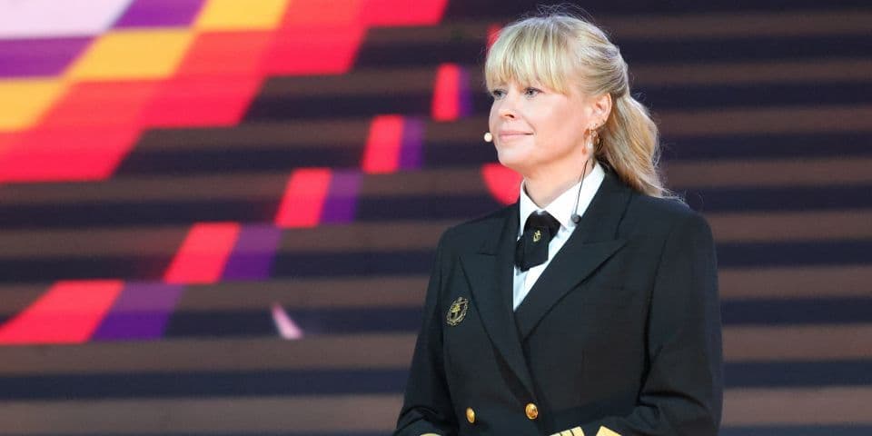 A nuclear icebreaker first: Female captain takes the helm