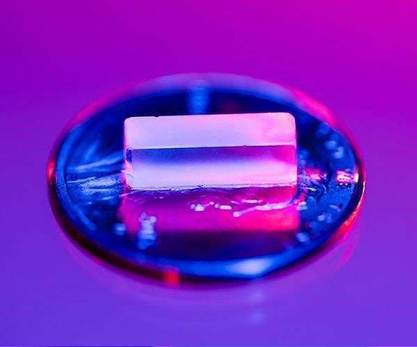 Bayesian neural net sharpens thorium 232 fission yield data
