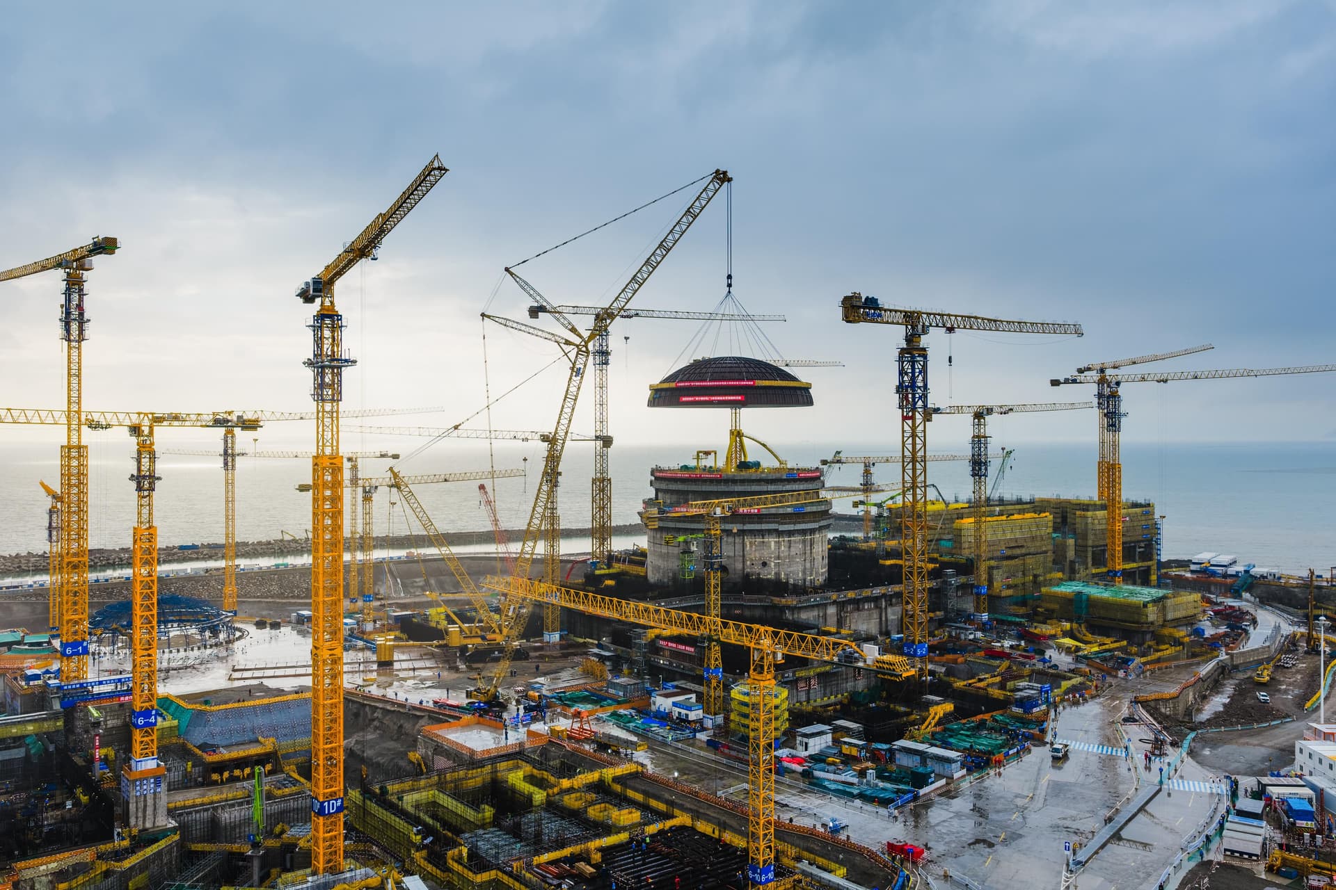 Dome lifted into place on Ningde 5