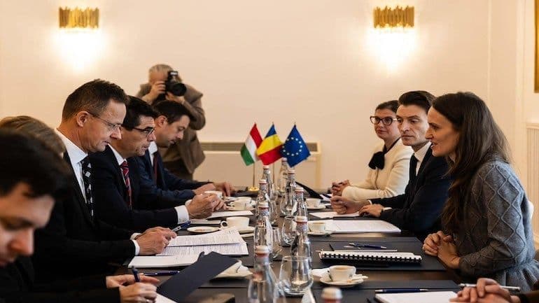 Hungary and Romania in life extension deal