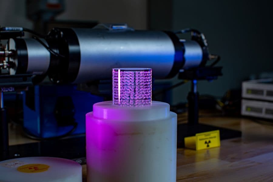 New scintillating composite leads to versatile and inexpensive neutron sensor