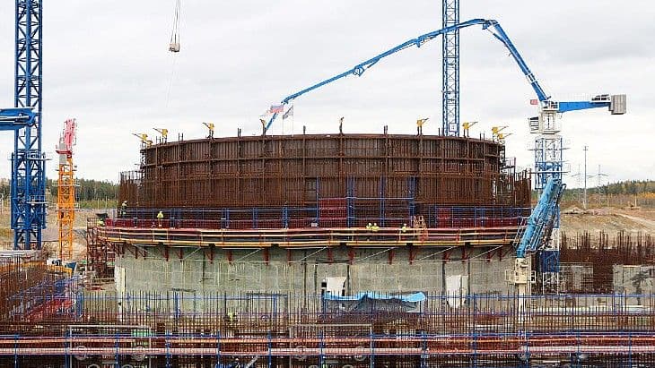 Outer containment work under way for Leningrad's seventh unit