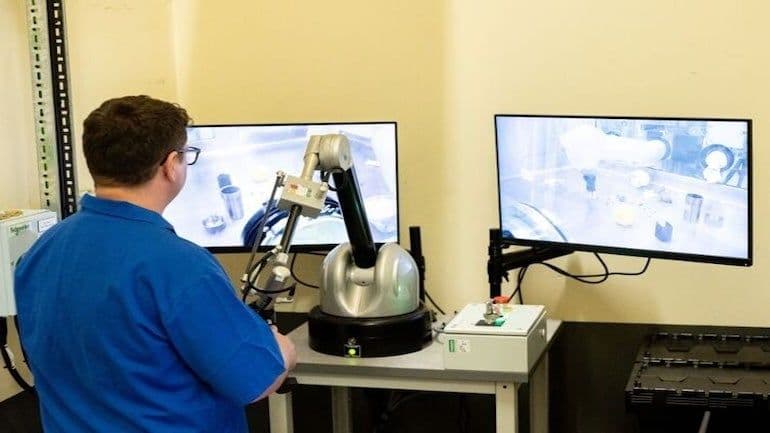 Robotic arm passes glovebox test at Sellafield