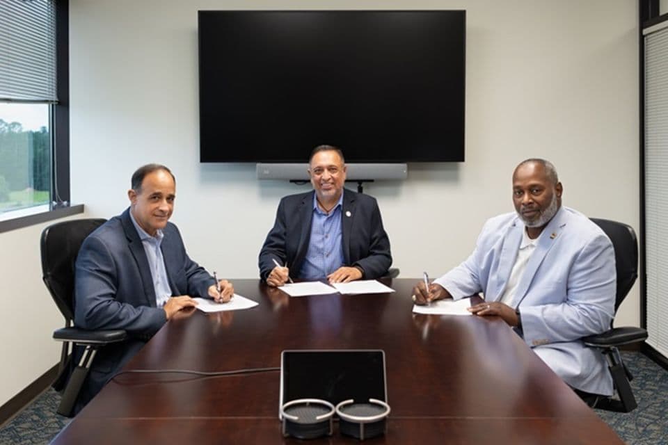 Student workforce opportunities at SRS are focus of agreement