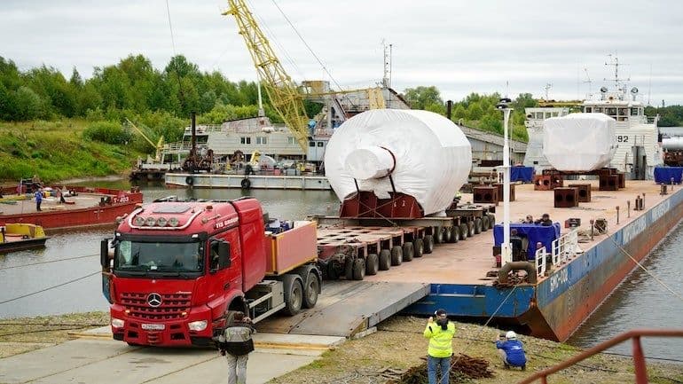 Turbogenerator arrives at Brest-OD-300 site